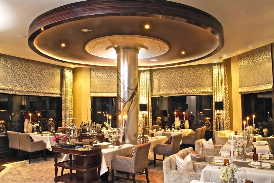 7 Heaven Banquet — perimeter seating alcove