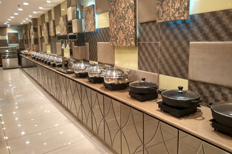 7 Heaven Banquet — parking and arrival court