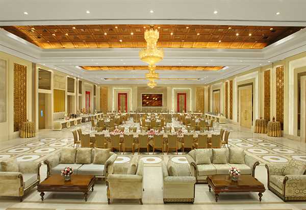 7 Heaven Banquet — main hall, wide view