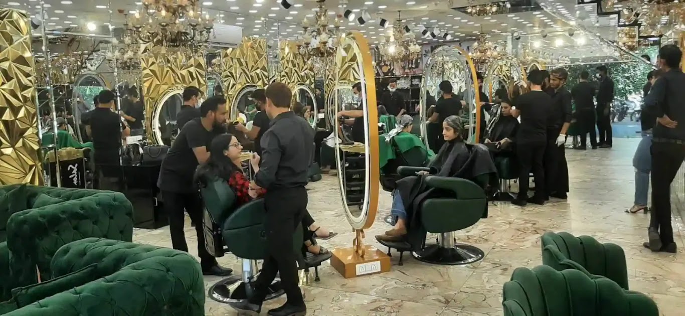 Hair Palace — evening ambience