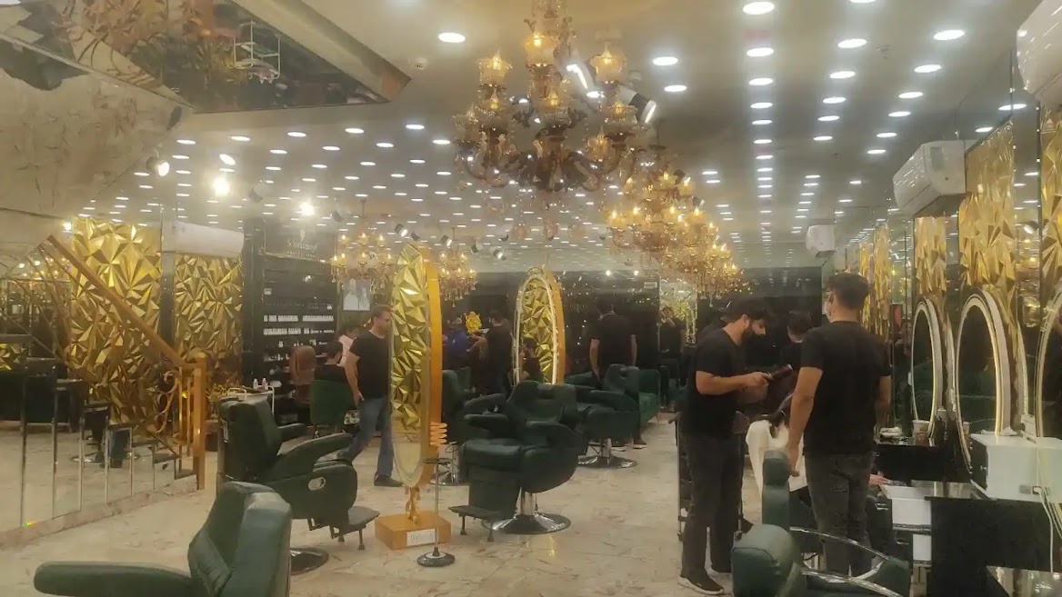 Hair Palace — waiting lounge