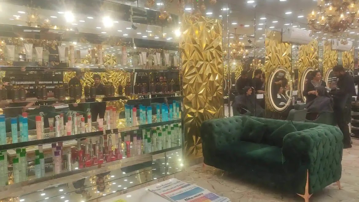 Hair Palace — wash bay