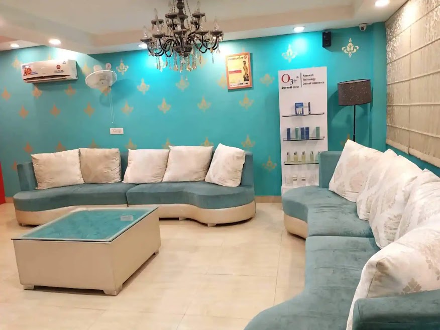 Hair Palace — reception desk
